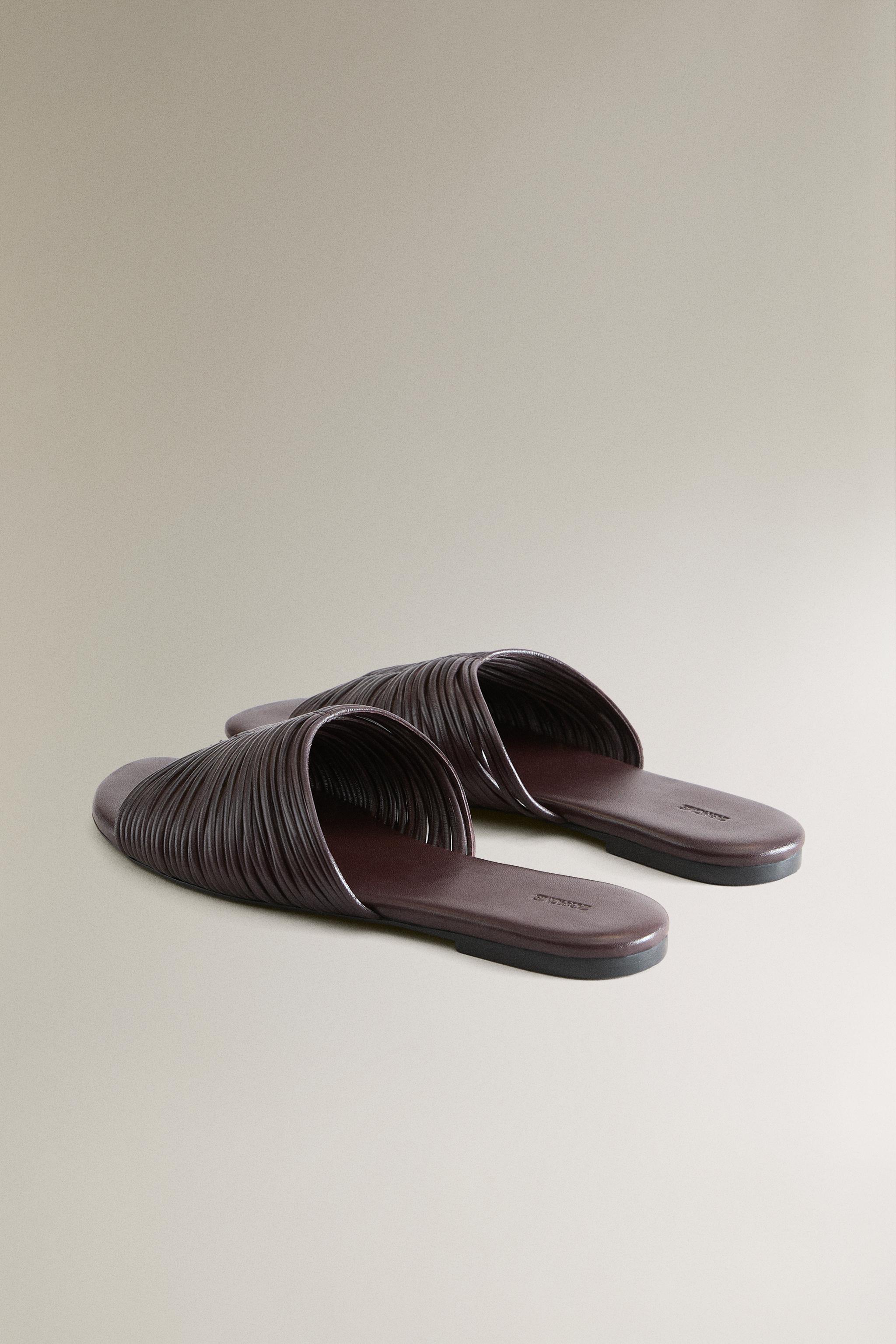 LEATHER STRAPPY SANDALS